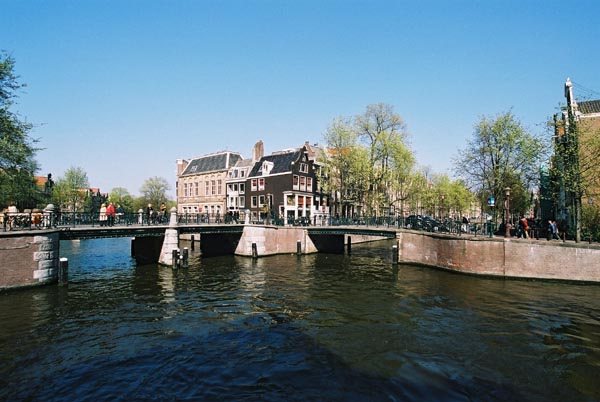 ams05-ams2003p111F1000013