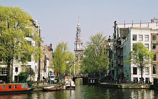 ams15-ams2003p125F1010009_