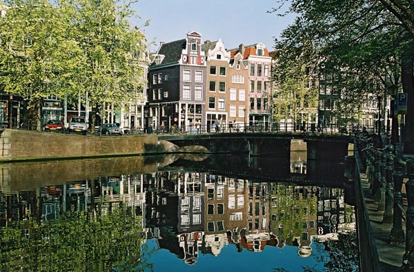 ams17-ams2003p126F1010036_