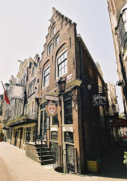 ams70-ams2003p132F1010005_