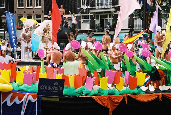 amsgay2003p102F1000014