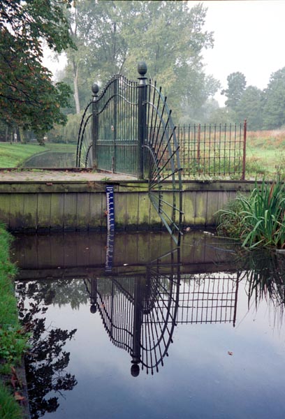 ses03-autumn2001p005vondelparkreflectionprint_