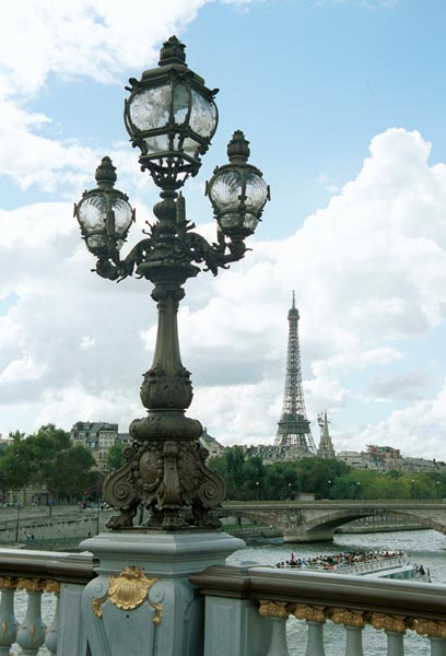trv04-paris017bridgealexanderiieifelprint_
