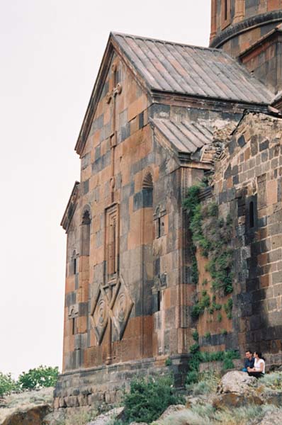 am2004hovhannavank107F1050019_