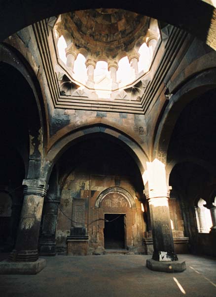 am2004hovhannavank108F1050008_