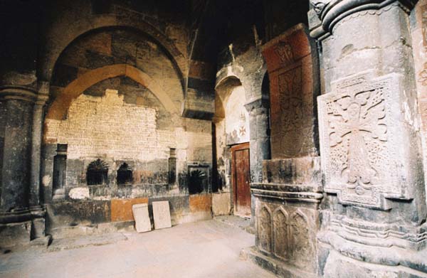 am2004hovhannavank109F1050009_