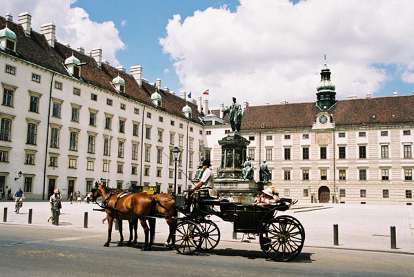 vienna131hofburgF1050009