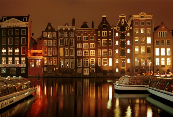 aa23-amsnight001dam_